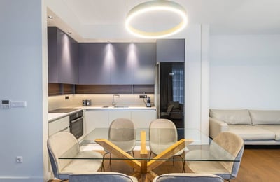 Alquiler de un piso luminoso de 3 habitaciones, 84 m², en el complejo residencial BW Terraces, Belgrado, Serbia